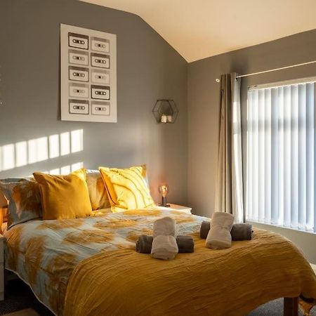 Vibrant City Centre Townhouse With Free Parking Rare Outdoor Patio Μπέλφαστ Εξωτερικό φωτογραφία