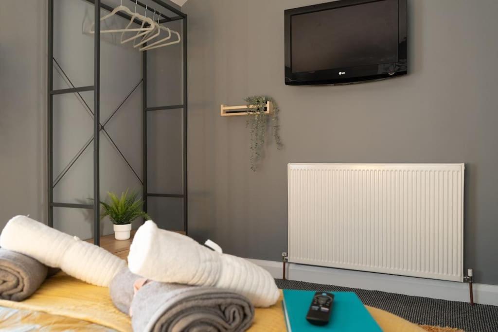 Vibrant City Centre Townhouse With Free Parking Rare Outdoor Patio Μπέλφαστ Εξωτερικό φωτογραφία