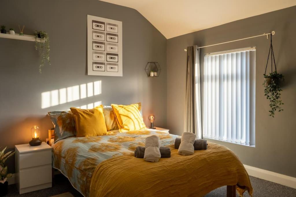Vibrant City Centre Townhouse With Free Parking Rare Outdoor Patio Μπέλφαστ Εξωτερικό φωτογραφία